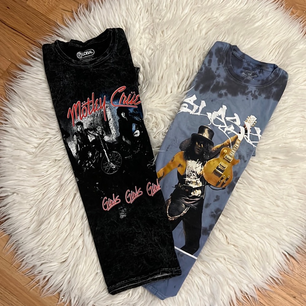 Rock band 🎸 T-shirts (2 pieces) 🖤 Sz M